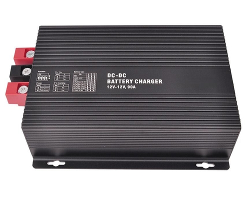 12V 30A DC बैटरी चार्जर 390W Pvmax रिवर्स पोलरिटी प्रोटेक्शन वाटरप्रूफ ग्रेड IP20/IP65 के साथ