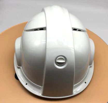बिजली की आपूर्ति 12V या 5V 4G जीपीएस सुरक्षा हेलमेट कैमरा अंतर्निहित 4000mAh बैटरी और समायोज्य मोड के साथ