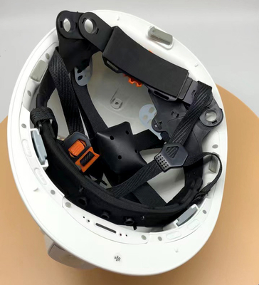 बिजली की आपूर्ति 12V या 5V 4G जीपीएस सुरक्षा हेलमेट कैमरा अंतर्निहित 4000mAh बैटरी और समायोज्य मोड के साथ