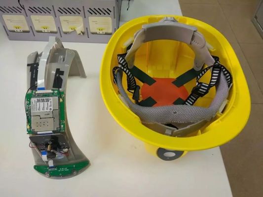 कैमरा 4G 3G वाईफ़ाई नेटवर्क वायरलेस 2-वे ऑडियो के साथ निर्माण सुरक्षा हेलमेट