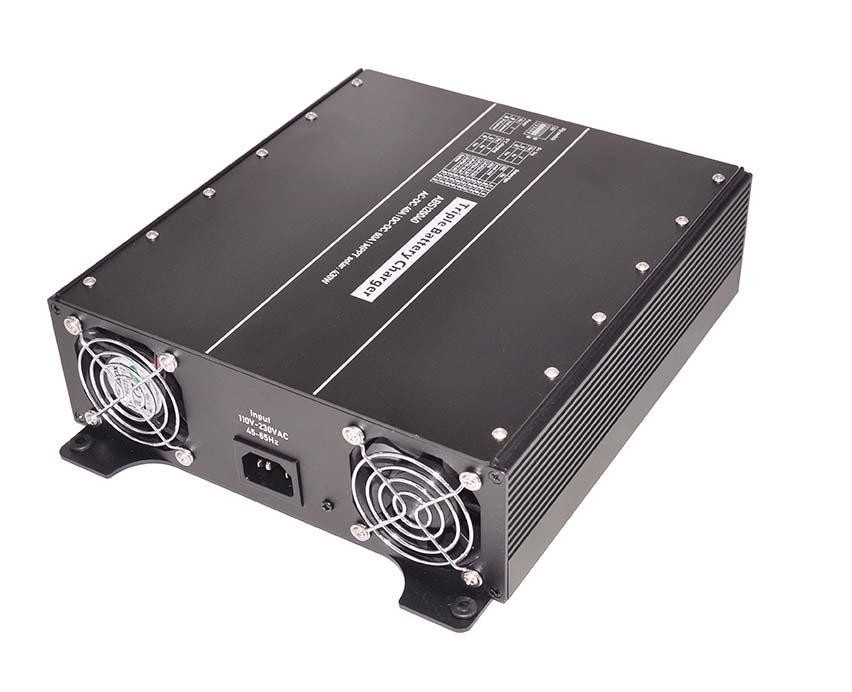 110V से 230VAC 45-65Hz मैक्स करंट 12A DC से DC 12V 30A सोलर एमपीपीटी 12V 20A स्मार्ट बैटरी चार्जर