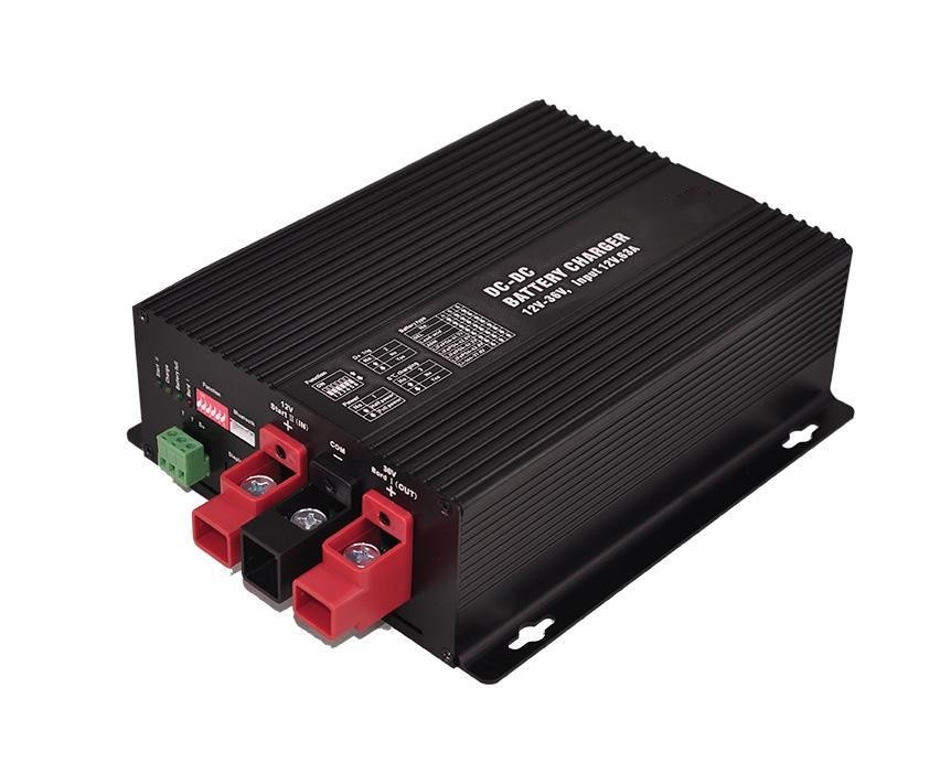 910W DC बैटरी चार्जर स्व-उपभोग वर्तमान 35 MA 3kg वजन आयाम और कॉम्पैक्ट डिजाइन